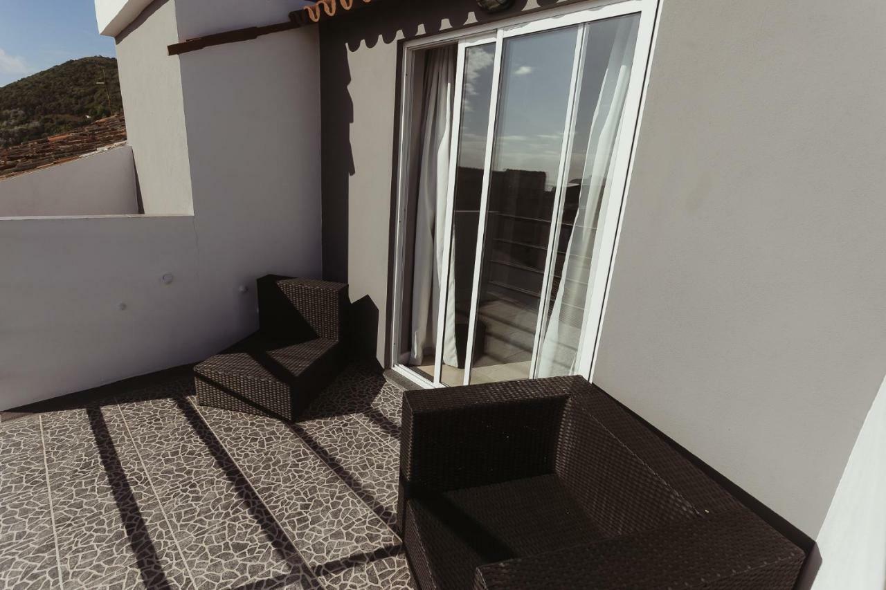 Brivaldo Guest House Angra do Heroismo Exterior photo